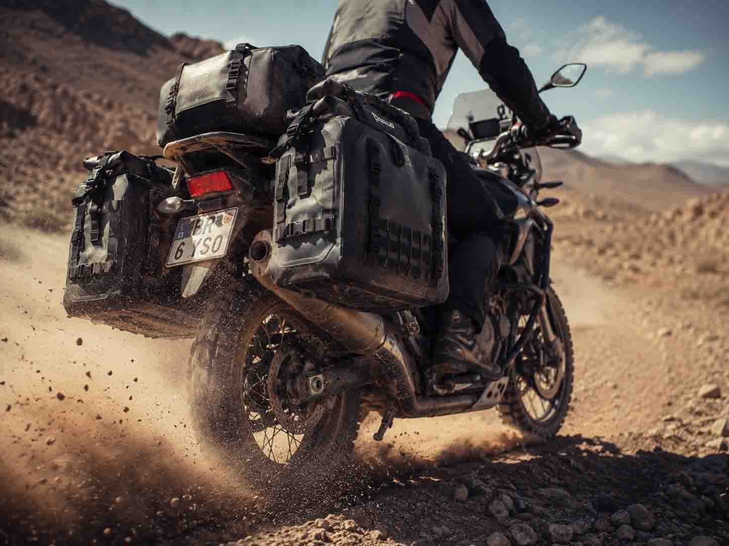 எக்ஸ்ட்ரீம்களுக்கான பொறியியல்: விபத்திலிருந்து தப்பிக்கும் OEM நீர்ப்புகா மோட்டார்சைக்கிள் சாமான்கள்